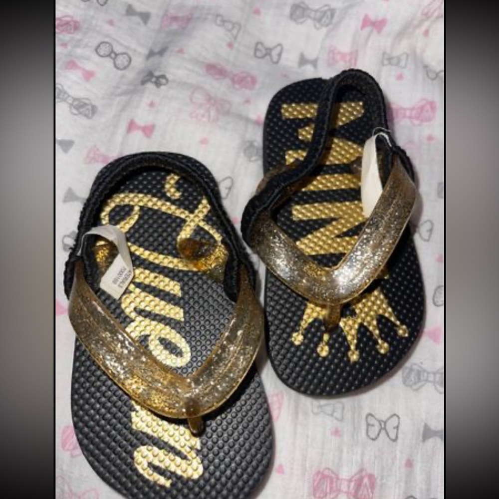 Sandals for infants girls, size 4/5 fits a 1yr old
